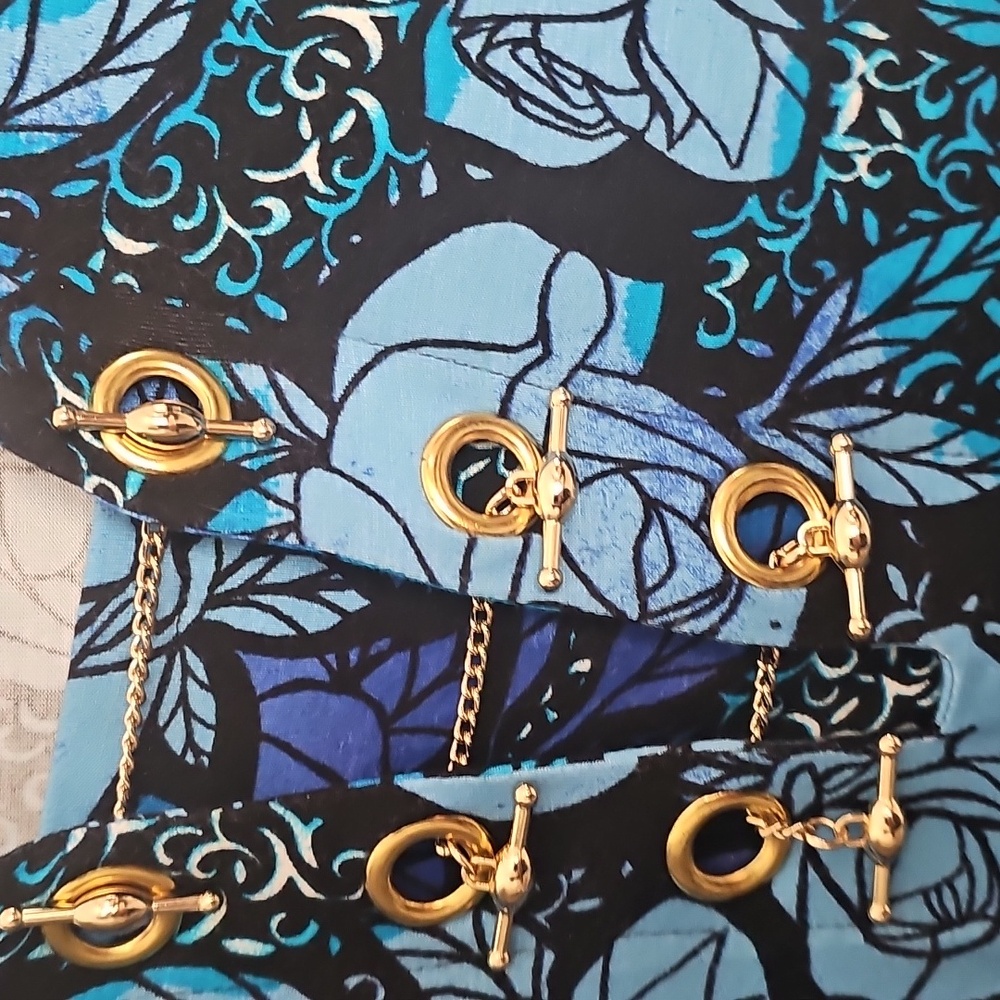 Cable and Gage Woman's Floral Blue and Black Long Sleeve Tunic Top Size Small - Picture 6 of 9